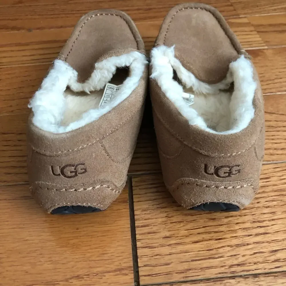 UGG Kids Ascot Chestnut Suede Slip-On Moccasin Slippers Little Boy’s Size 2